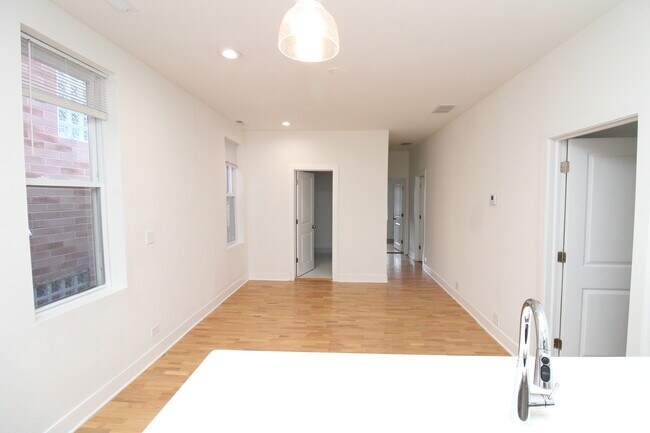Building Photo - 1544 N Bosworth Ave