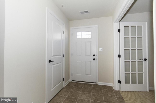 Foto del edificio - 9437 Paragon Ct