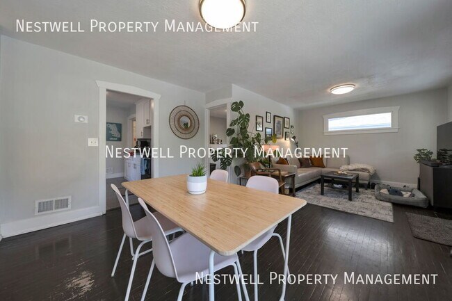 Foto del edificio - 35 W Van Buren Ave