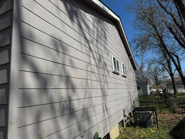 Foto del edificio - 513 Coachway Ln