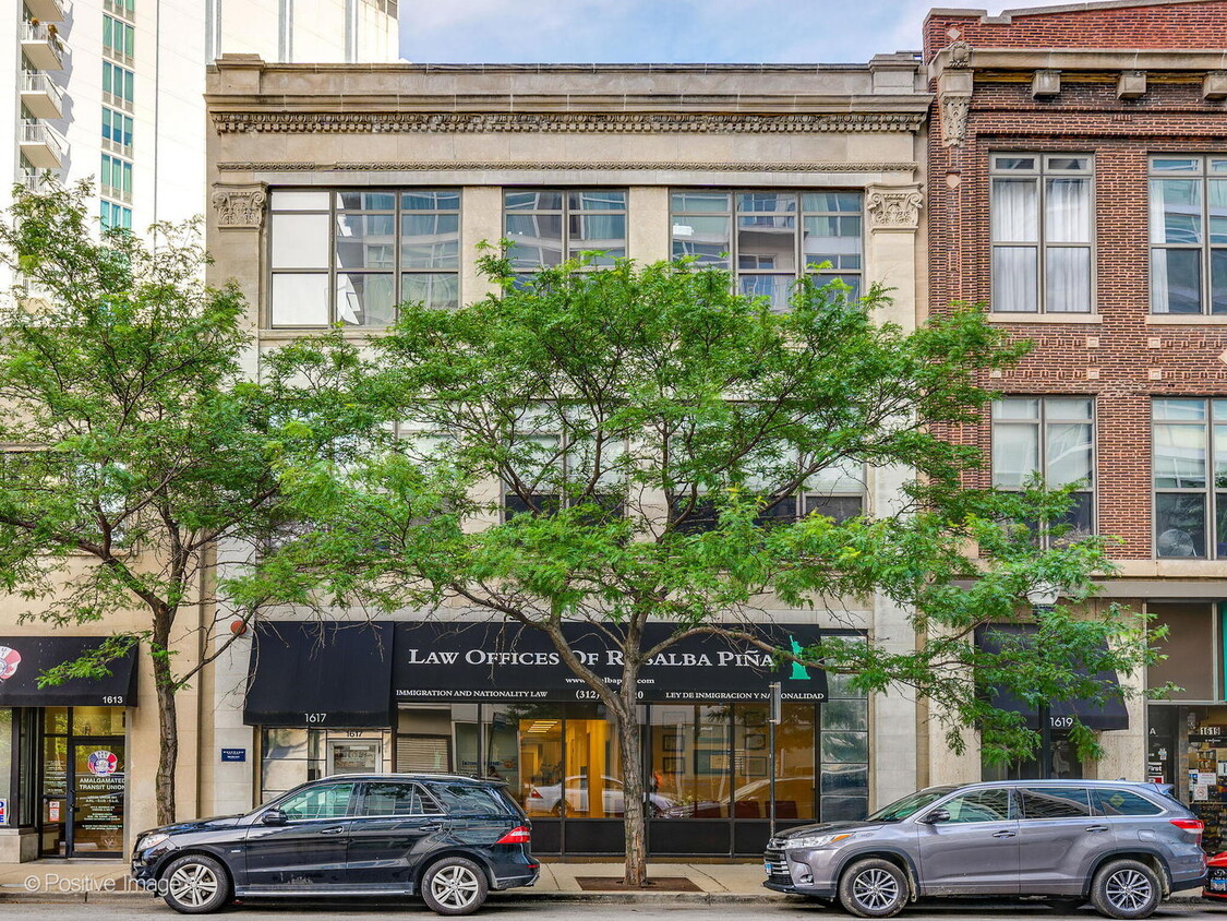 Primary Photo - 1617 S Michigan Ave