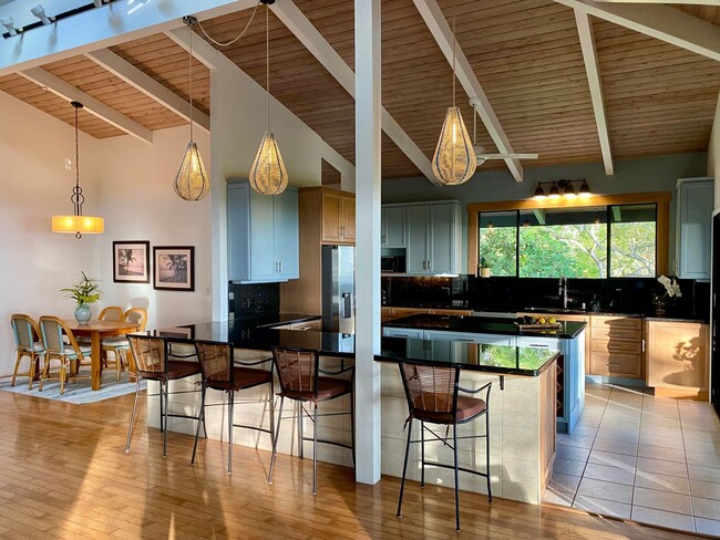 Building Photo - Beautiful Holualoa House 5 bed/ 4 bath