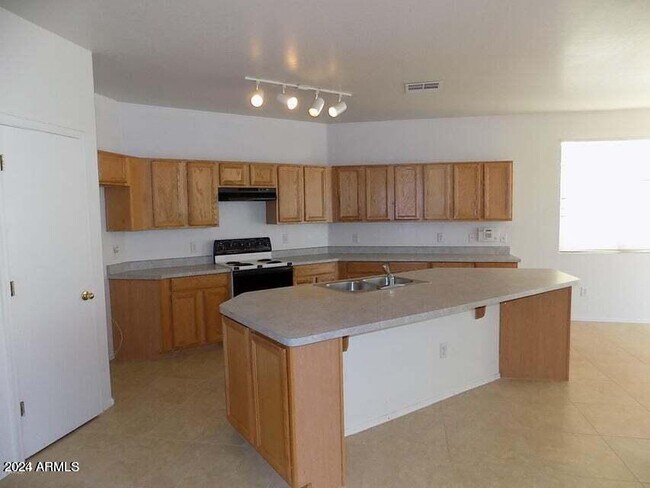 Foto del edificio - 13609 W San Juan Ave