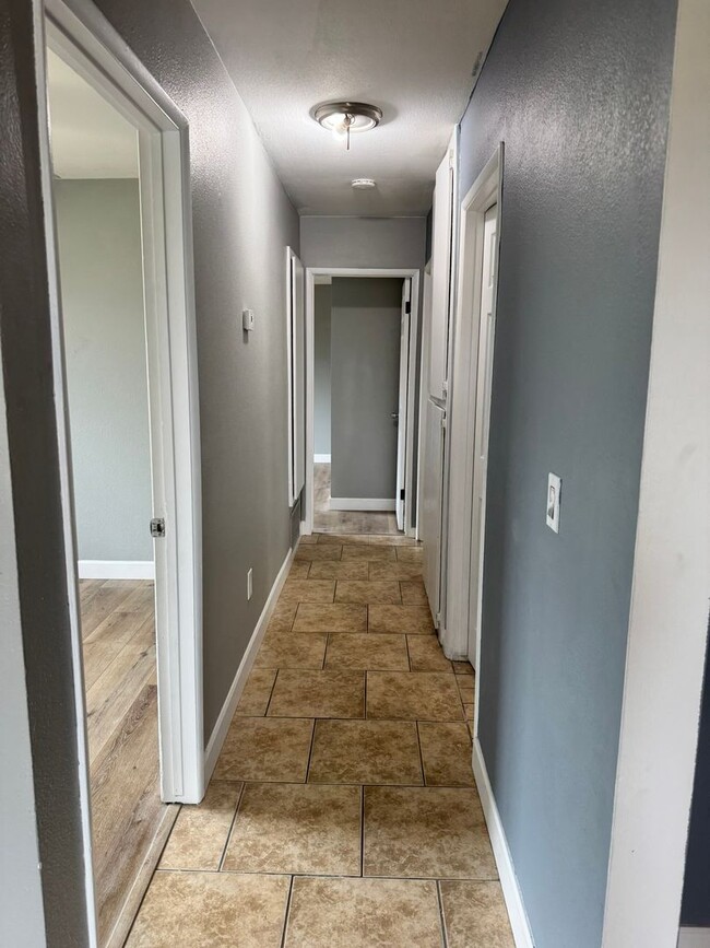 Building Photo - Cozy 3-Bedroom Home with Spacious Backyard...