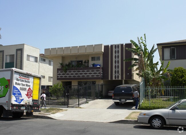 Foto del edificio - 4942 Rosewood Ave