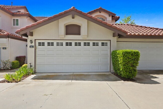 Foto del edificio - Beautiful Orange County Upstairs Condo! Must See!!