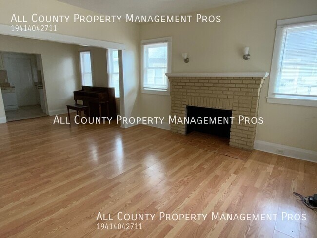 Building Photo - Gillespie Park/1920's Bungalow Home/GREAT ...