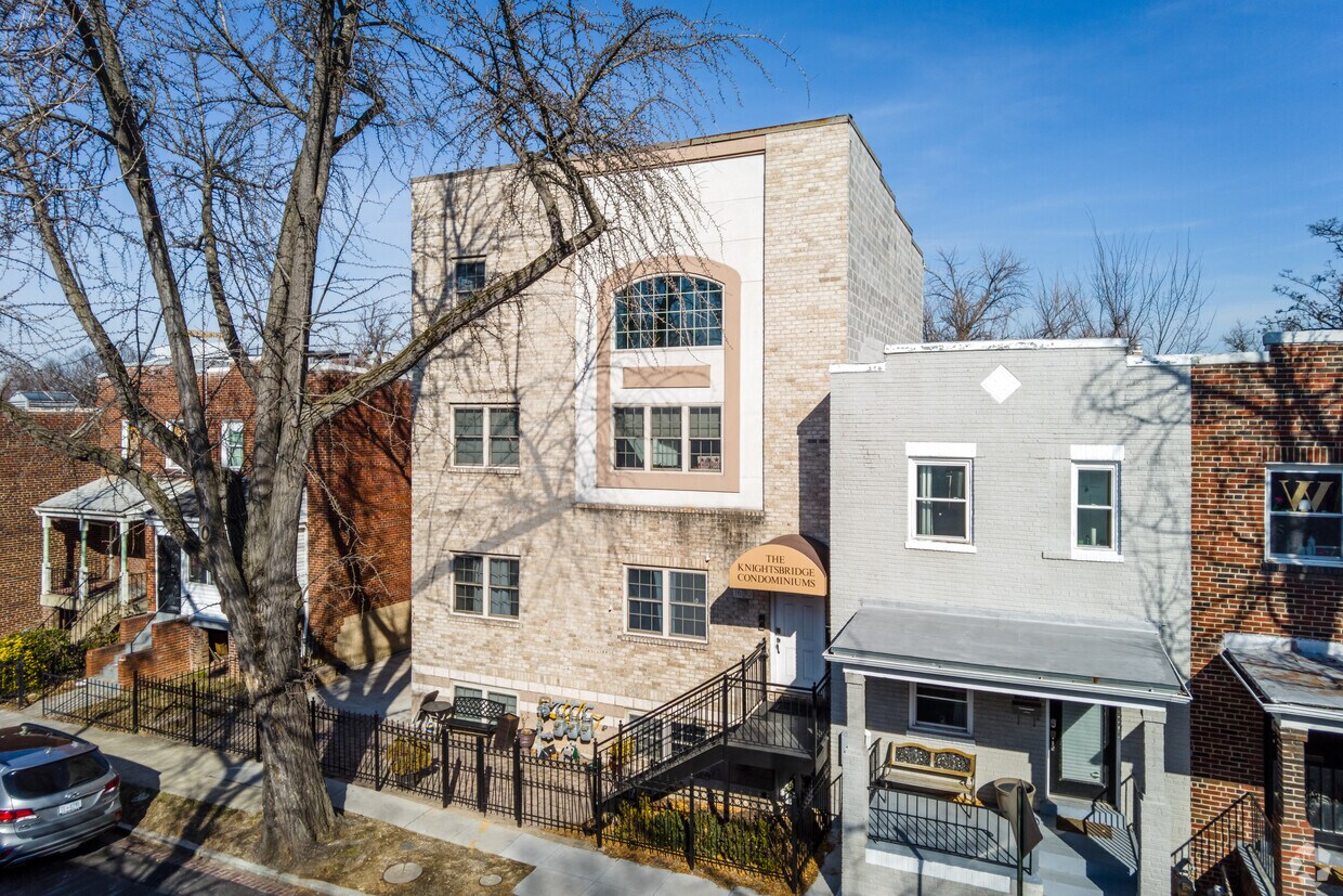 1630 Rosedale St NE - KnightsBridge Condominum