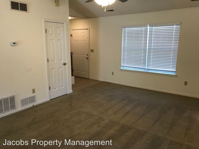 Foto del edificio - 4918-4920 W Millbrook Dr