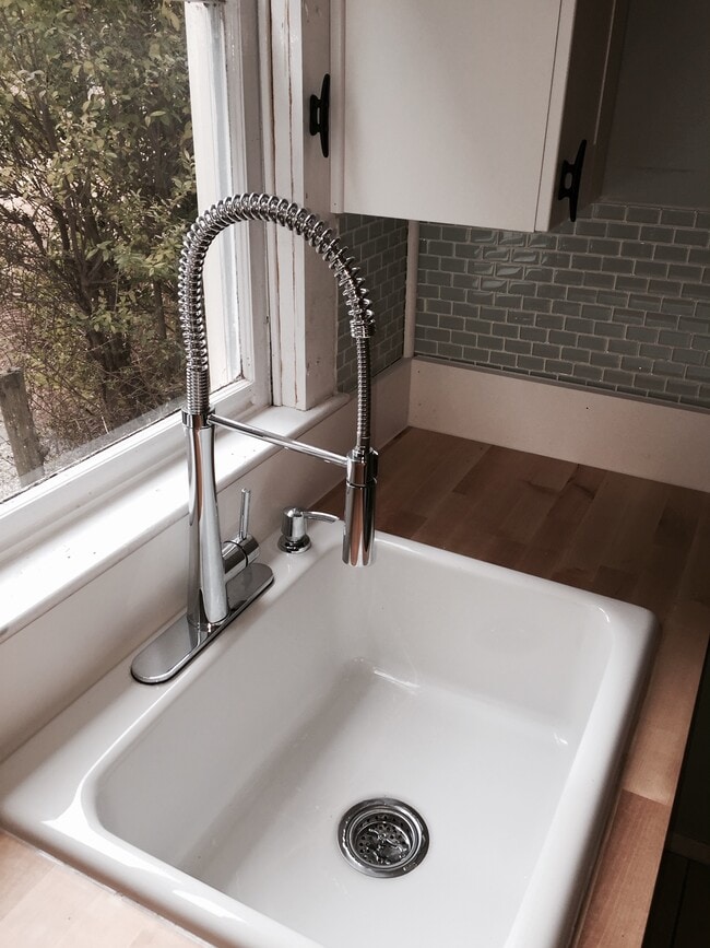 Building Photo - 15 Carey St