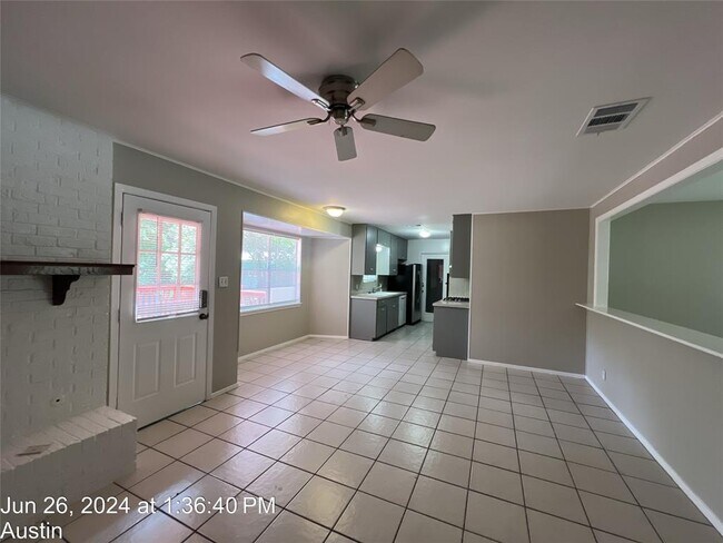 Building Photo - 3302 Laguna Dr