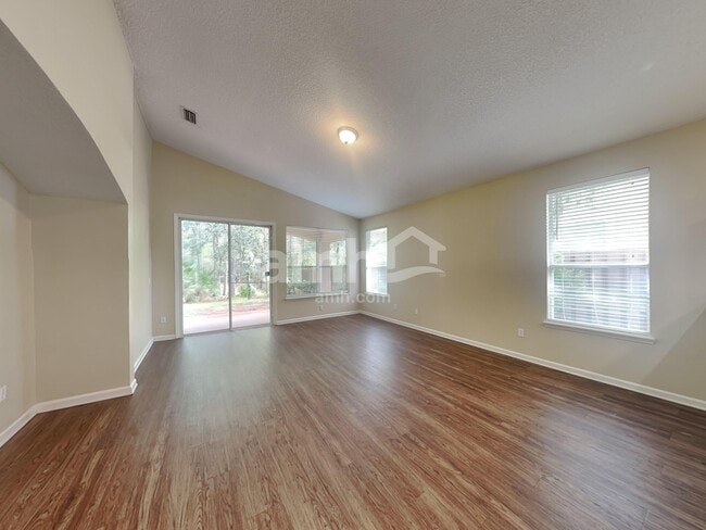 Foto del edificio - 3028 Atherley Rd