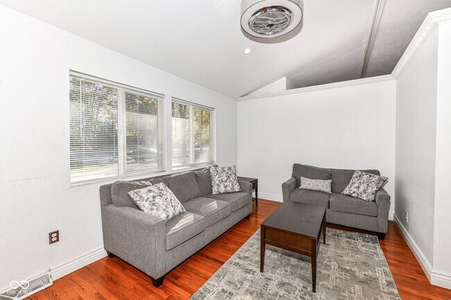 Building Photo - 4708 W 79th St