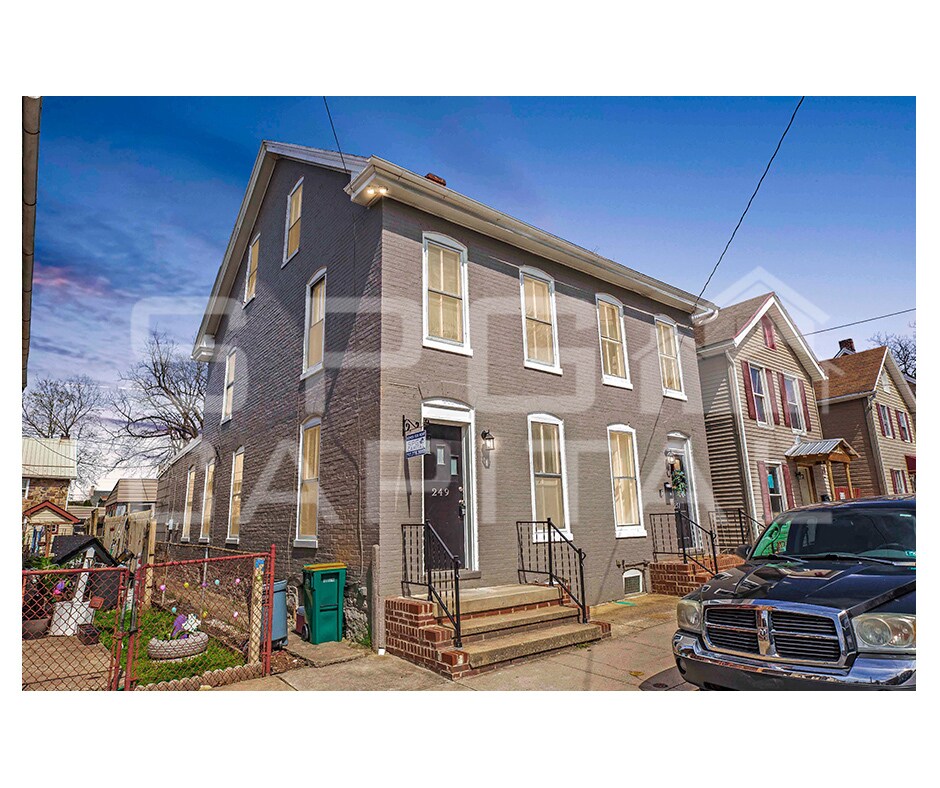 249 E Catherine St, Chambersburg, PA 17201 House Rental in