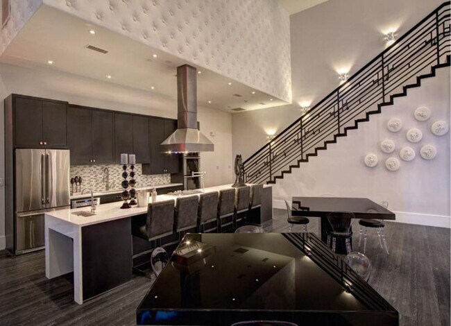 Foto del edificio - 5725 Carnegie Blvd