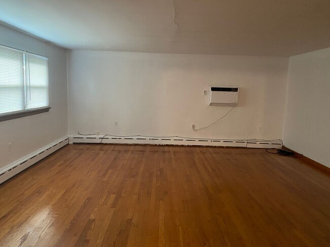 Building Photo - 123 Highland Ave