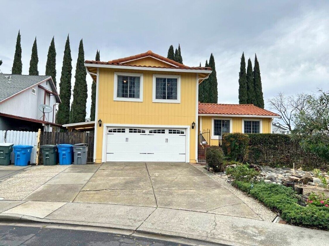 Unique 4 Bedroom 2.5 Bath 2 Story *Vacaville House Rental in