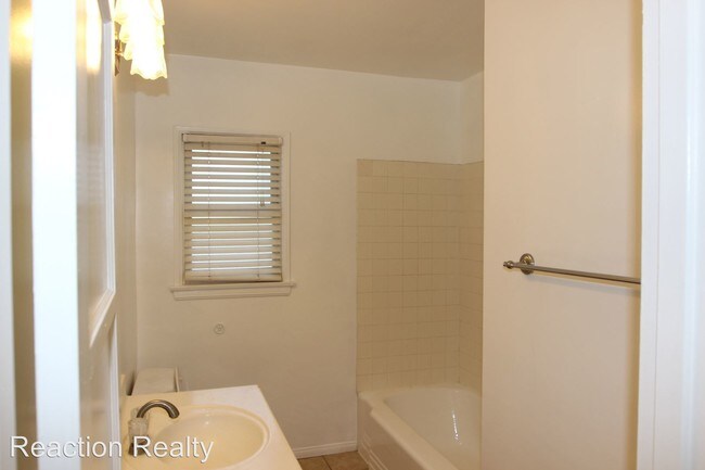 Building Photo - 1525 Verde Dr