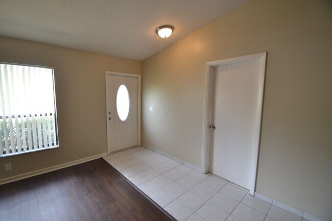 Building Photo - 2462 NW 91st Ave