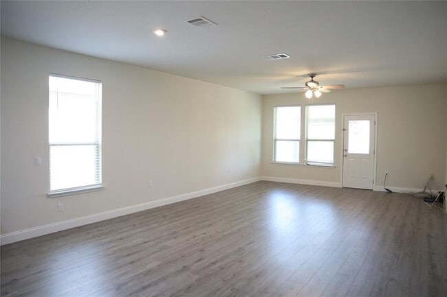Foto del edificio - 6912 Longford Trail