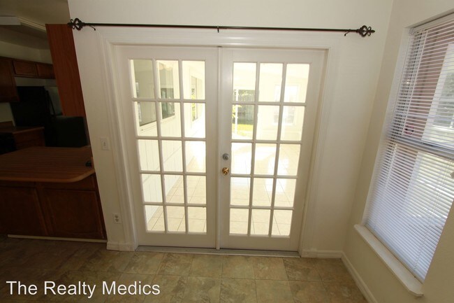 Foto del edificio - 3049 Bonkirk Dr