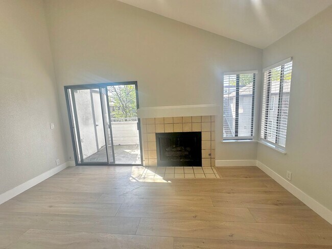 Foto del edificio - 2 Bedroom/2 Bath Condo Available in Newark!