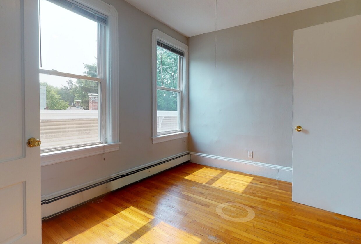 Primary Photo - 562 Green St