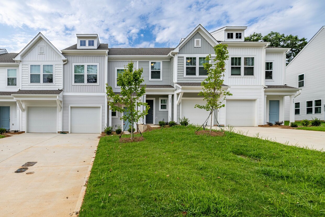 Primary Photo - Rare opportunity! 3 br townhome Walking Di...