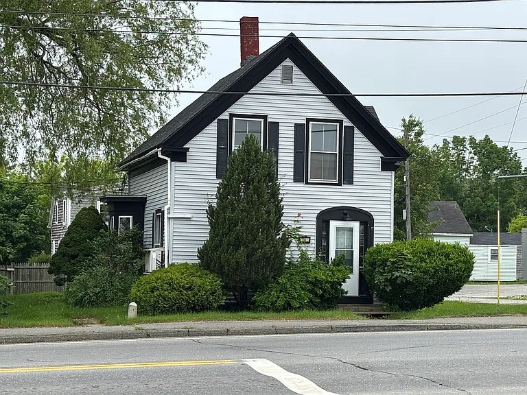 Primary Photo - 74 Maverick St