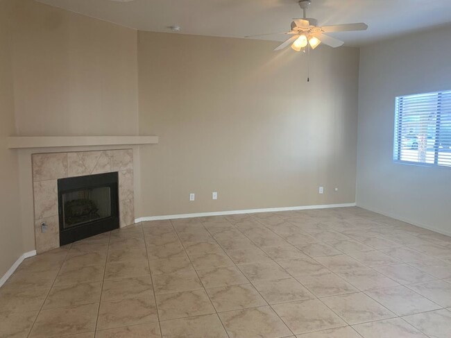 Building Photo - 9109 E Esperanza Dr