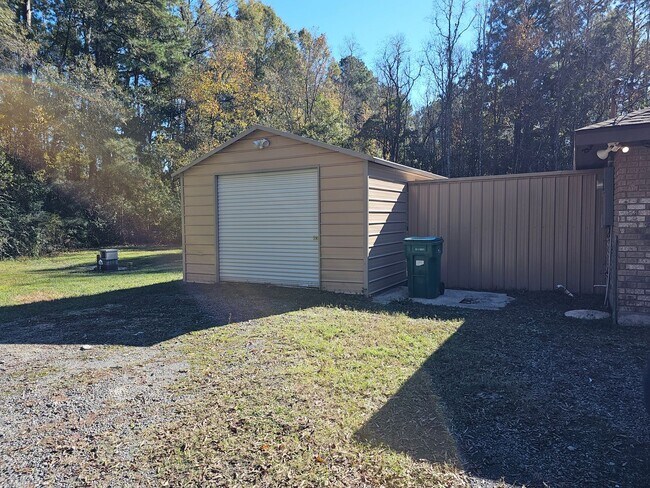 Foto del edificio - Newly Renovated Home on 1.35 Acres Ready Now!