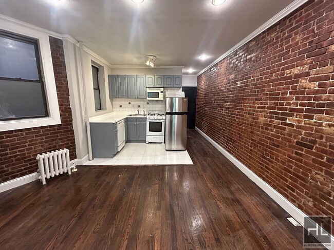 Building Photo - Tenth Avenue