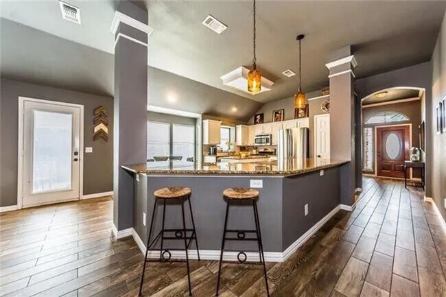 Building Photo - 8520 Timber Crest Ct