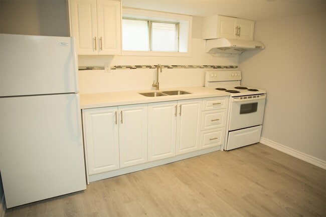 Building Photo - 14 Castille Ave