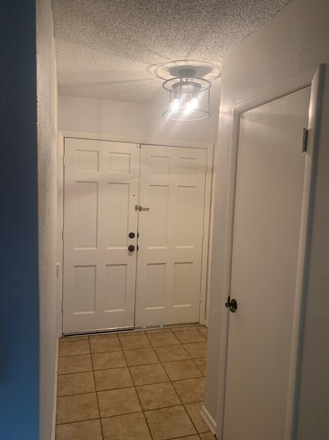 Foto del edificio - 704 Apollo Dr