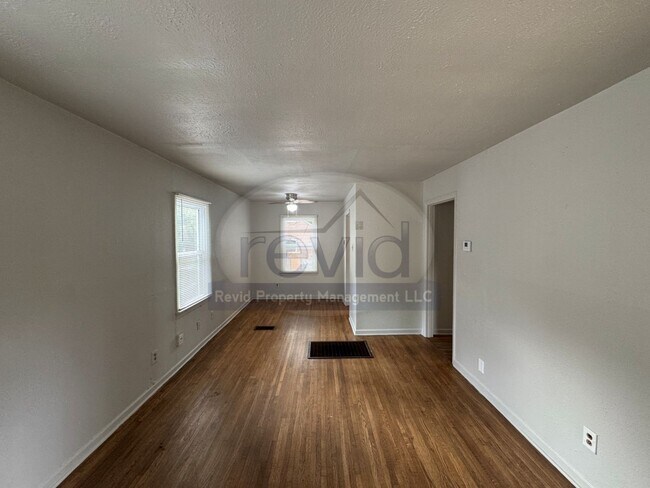 Foto del edificio - 1445 Luverne St