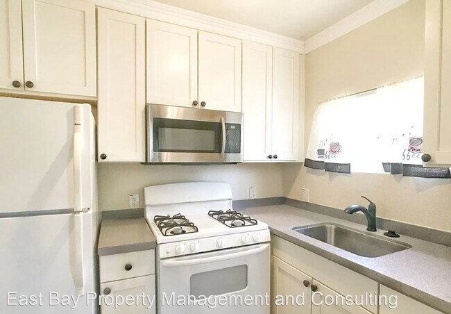 Building Photo - 2 br, 1 bath House - 256 B St.