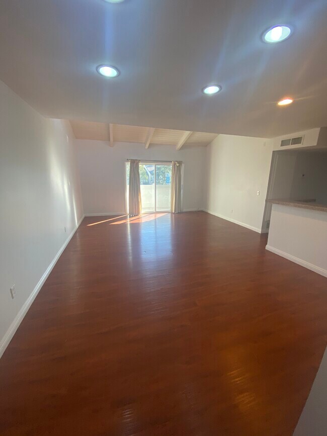 Living Pool - 10331 Lindley Ave