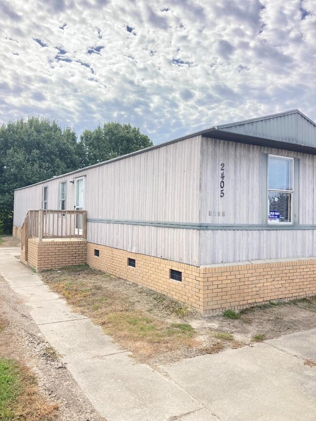 Building Photo - 2405 Wysteria Ln