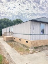 Building Photo - 2405 Wysteria Ln