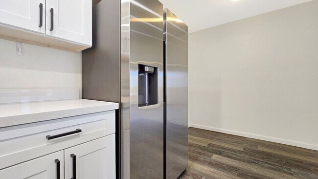 Building Photo - Pleasant 2b/2ba Condo in Wonderful South S...