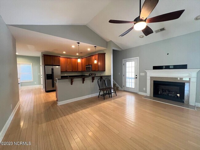 Foto del edificio - 2239 E Indiana Ave
