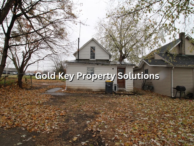 Building Photo - All Electric 2 BR 1 BA House with Main-Level Laundry Hookups (NO SECTION 8)