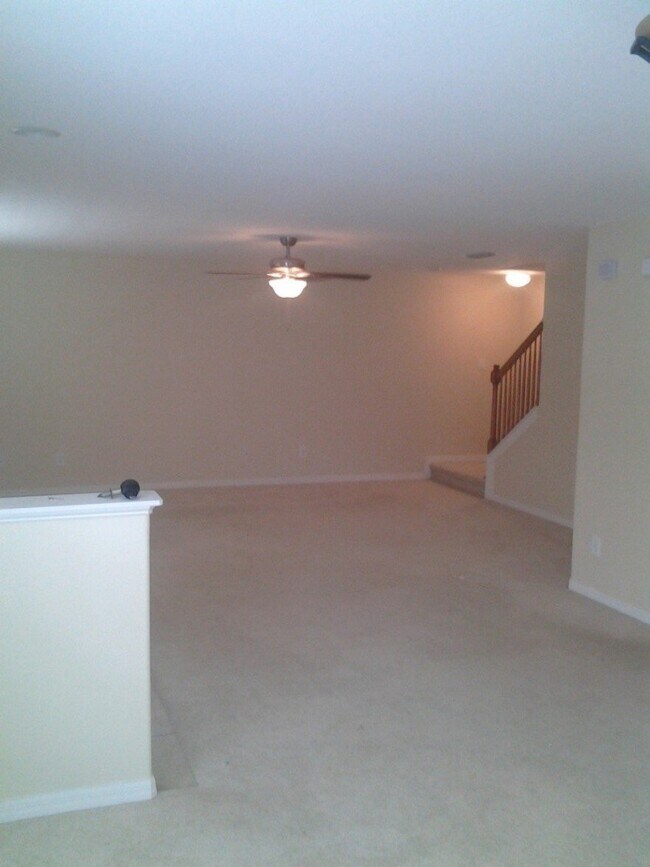 Building Photo - "Charming 3 Bed, 2.5 Bath Rental in Riverv...