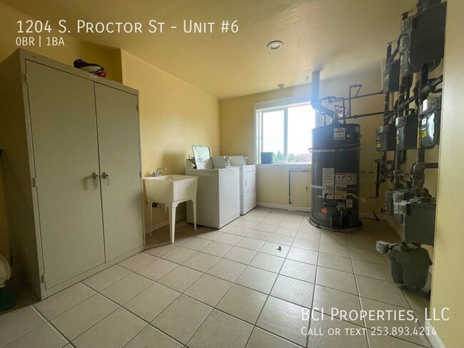 Building Photo - Studio Apartment on 12th & Proctor!! Avail...