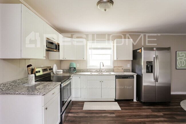 Building Photo - 6061 Pine View Terrace