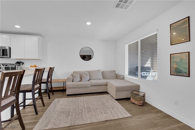 Building Photo - 6200 Foxes Dl St