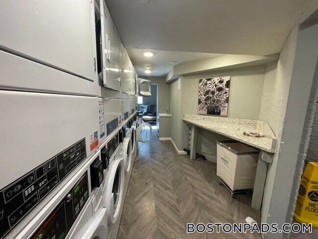 Foto del edificio - 16-20 Westland Ave.