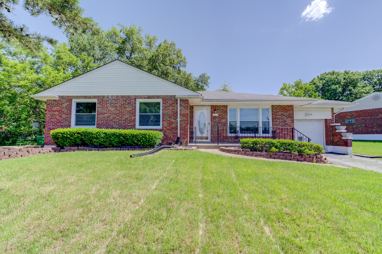 Primary Photo - 1209 Hamlet Ct
