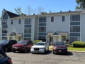 Building Photo - 41 Burlington Ct